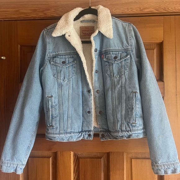 Levi’s Sherpa Lined Jean Jacket - Picture 2 of 5